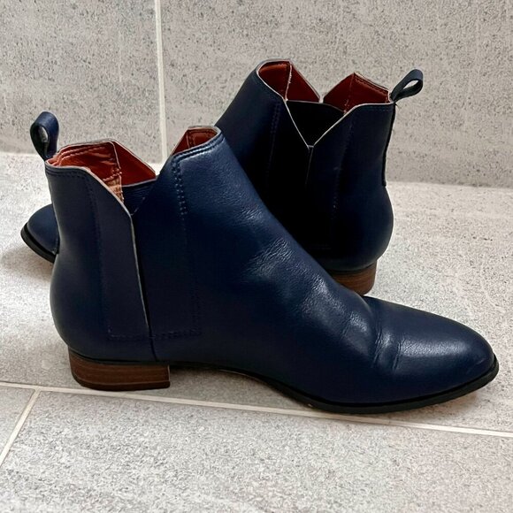 Matt & Nat Navy Blue Newman Vegan Leather Ankle Boot Size 6.5 (Chelsea Boot) - Picture 4 of 13